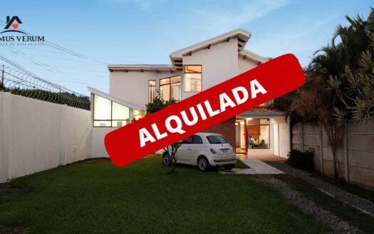 Alquiler de casa independiente con gran patio en Santo Domingo, Barrio Socorro