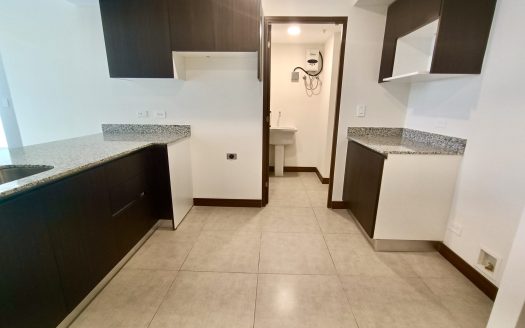 Hermoso apartamento de 2 habitaciones en Torres de Heredia