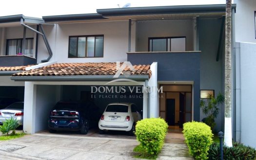 Venta de casa en Guachipelín de Escazu