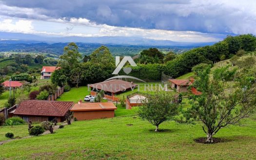 Venta de propiedad con vista en Santa Barbara de Heredia.