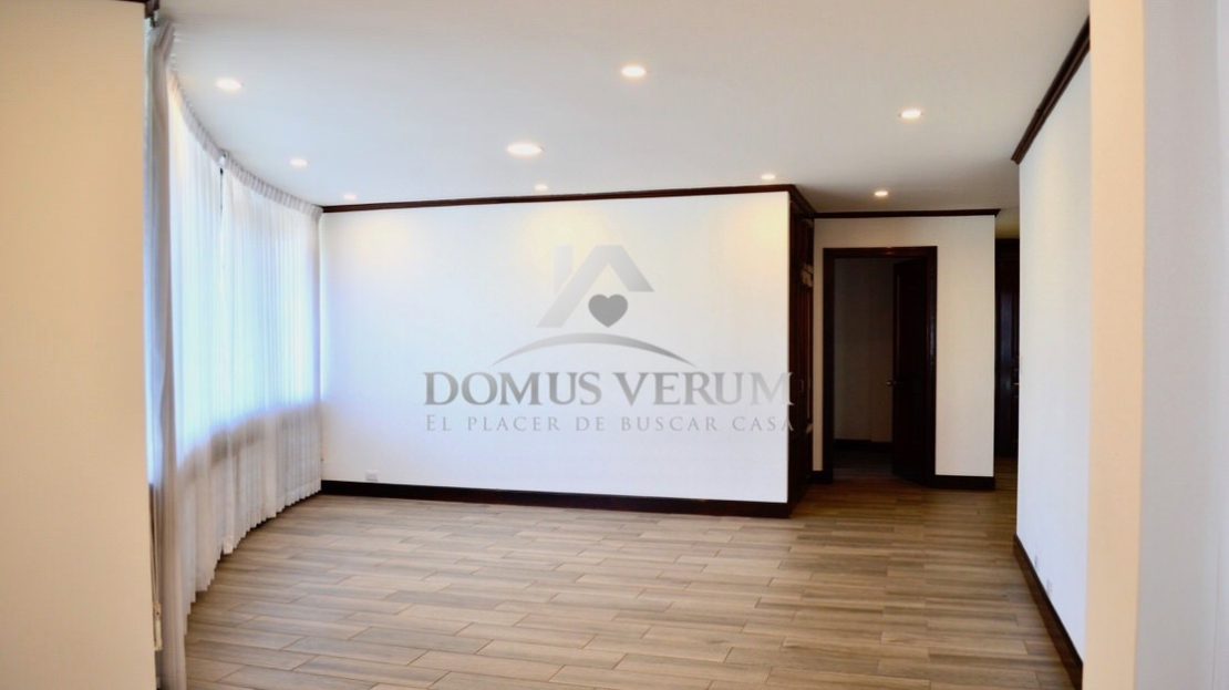 Luminoso Apartamento en Venta en San Jose Costa Rica