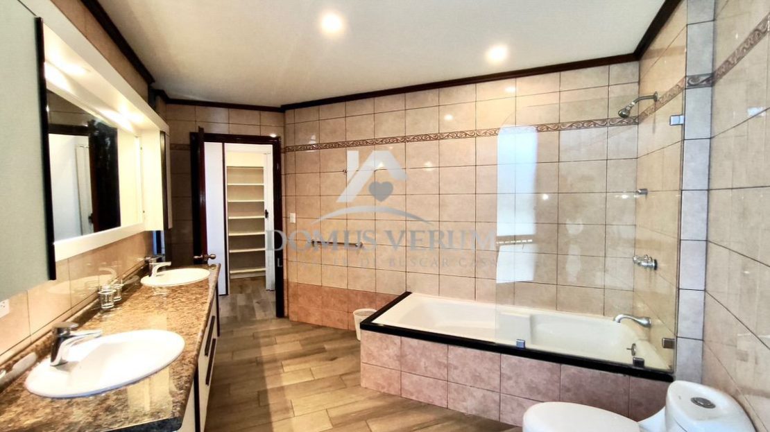 Elegante Apartamento en Venta en San Jose Costa Rica