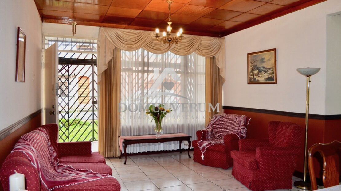 Santo Domingo de Heredia Venta de Casa en el Centro