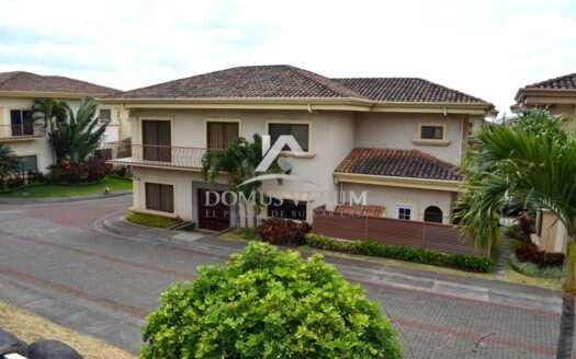 Alquiler de casa Amueblada en Belén de Heredia Condominio La Jolla